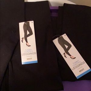 Set of two seamless black leggings